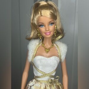 Barbie Happy Holidays 2011 - Gold Snowflake Dress Complete